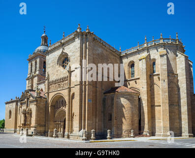 Hauptfassade der Kathedrale Santa Maria. Ciudad Rodrigo, Salamanca, Castilla y Leon. Spanien. Stockfoto