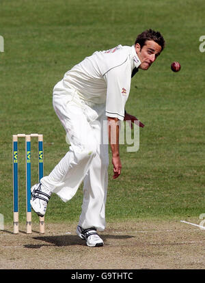 Cricket - Liverpool Victoria County Championship - Division One - Worcestershire Royals / Durham Dynamos - New Road. Roger Sillence von Worcestershire beim Bowling während des Liverpool Victoria County Championship Division One-Spiels in New Road, Worcester. Stockfoto