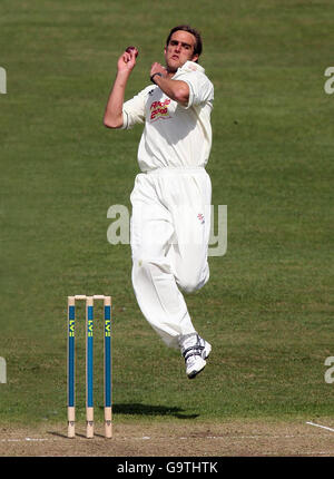 Cricket - Liverpool Victoria County Championship - Division One - Worcestershire Royals / Durham Dynamos - New Road. Roger Sillence von Worcestershire beim Bowling während des Liverpool Victoria County Championship Division One-Spiels in New Road, Worcester. Stockfoto