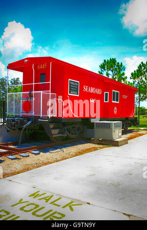 Rot Seaboard Eisenbahn-Güterwagen im Legacy Trail Train Depot in Venedig FL Stockfoto