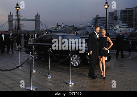 Die Sport Industry Awards 2007 - London. David & Victoria Beckham kommen zu den Sport Industry Awards 2007 im Old Billingsgate im Osten Londons an. Stockfoto