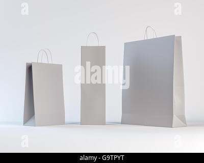 Drei verschiedene Größen von Papiertüten auf weißem Hintergrund. Leeren Raum mit Schatten ermöglicht die einfache Platzierung Ihres Entwurfs. Stockfoto