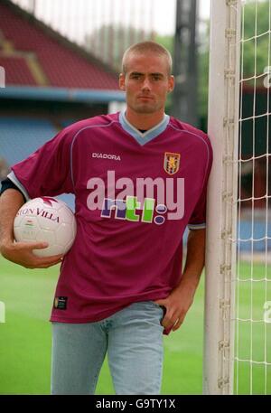 Fußball - FA Carling Premiership - Aston Villa Pressekonferenz. Der neue Unterzeichner von Aston Villa, Olof Mellberg Stockfoto