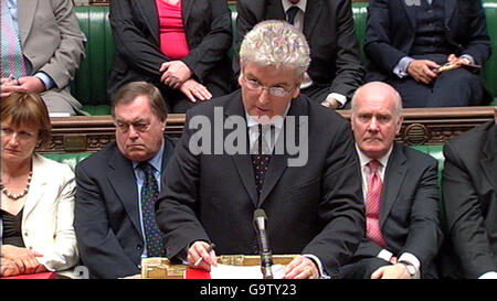 Verteidigungsminister des Browne spricht im Londoner Unterhaus. Stockfoto