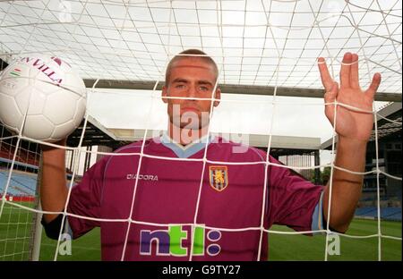 Fußball - FA Carling Premiership - Aston Villa Pressekonferenz. Der neue Unterzeichner von Aston Villa, Olof Mellberg Stockfoto