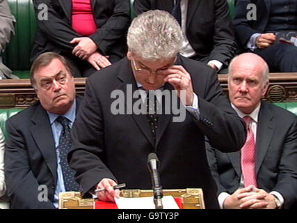 Verteidigungsminister des Browne spricht im Londoner Unterhaus. Stockfoto