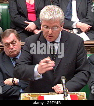 Verteidigungsminister des Browne spricht im Londoner Unterhaus. Stockfoto