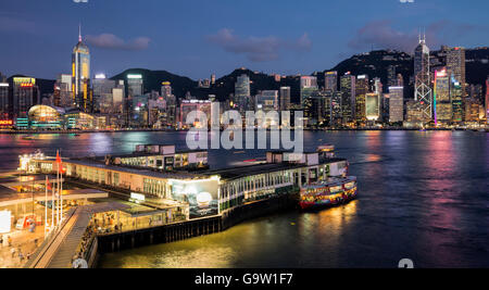 Hong Kong Skyline der Stadt, Victoria Harbour, Hong Kong, China. Stockfoto