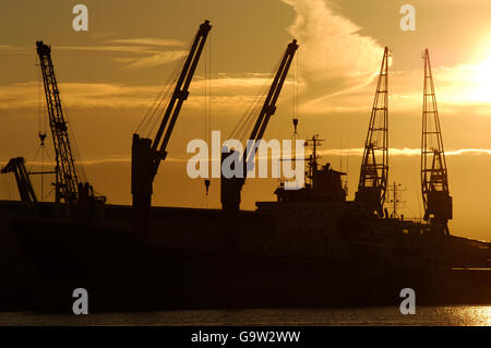 Krane in Birkenhead dockse Stockfoto