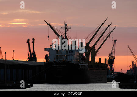 Das Schiff im Dock Stockfoto