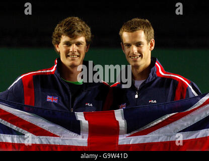 Der britische Jamie Murray (links) mit Bruder Andy während einer Fotozelle im NEC in Birmingham. Stockfoto