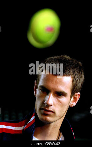 Der britische Andy Murray vor einem Schild während einer Fotoanaltung am NEC in Birmingham. Stockfoto