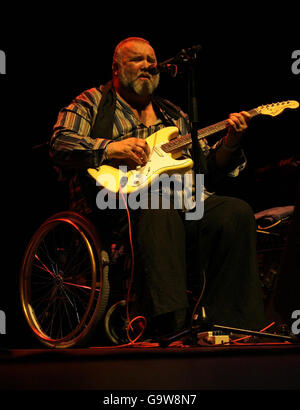 John Martyn im Konzert - London. John Martyn spielt live in der Royal Albert Hall im Zentrum von London. Stockfoto