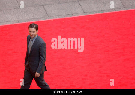 Tobey Maguire kommt zur Gala UK Premiere von Spider-man 3 im Odeon Cinema am Leicester Square im Zentrum von London (Foto vom Dach von Burger King). Stockfoto