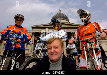 Mountainbiker auf dem Trafalgar Square Stockfoto