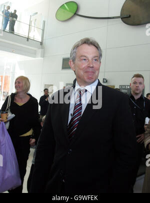 Der britische Premierminister Tony Blair kommt am Montag, den April, zu einem Besuch im University College Hospital in London. 30, 2007. Stockfoto