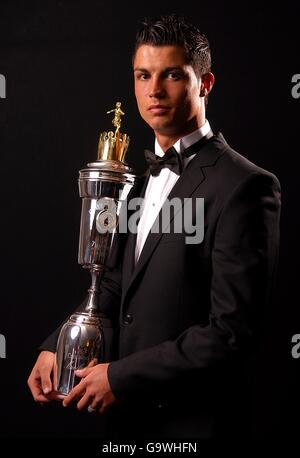 Cristiano Ronaldo von Manchester United mit dem PFA-Spieler der Jahrespreis im Grosvenor House Hotel Stockfoto