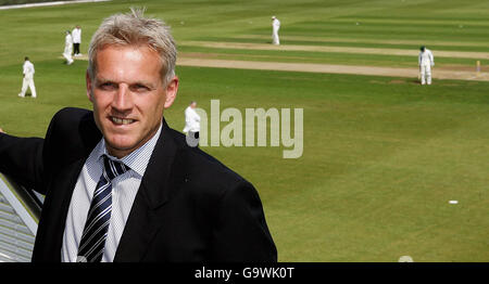 Cricket - Peter Moores - Pressekonferenz - Loughborough. New England Head Coach Peter Moores posiert nach einer Pressekonferenz an der National Cricket Academy, Loughborough, für Fotos. Stockfoto