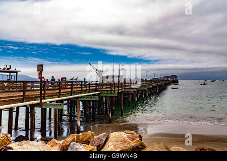 Segelboote, Strand und Piers Avila Beach Kalifornien entlang der Küste Stockfoto