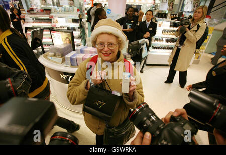 Ansturm auf Stiefel-Anti-Aging-Creme Stockfoto