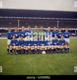 Everton-Teamgruppe. 12/8/1964 Everton Team Group. (Hintere Reihe): John Morrisey, Brian Harris, Sandy Brown, Brian Labone, Gordon West, Andrew Rankin, James Gabriel, Frederick Pickering, Colin Harvey, James Hill (Front Row): Alexander Parker, Alexander Scott, Dennis Stevens, Derek Temple, Roy Vernon, Tony Kay, Alex Young, Ray Wilson Stockfoto