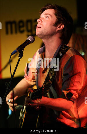 Rufus Wainwright Instore Gig und Unterzeichnung - London Stockfoto