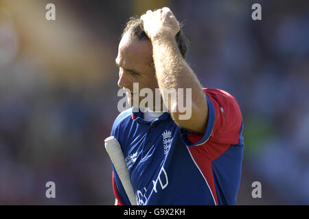 England Kapitän Michael Vaughan nach seiner Entlassung während der ICC Cricket World Cup 2007 Spiel im Beausejour Stadium, Gros Islet, St. Lucia Stockfoto