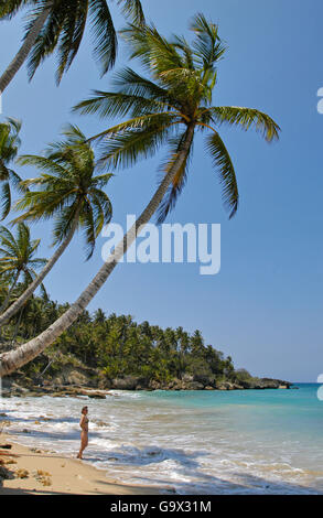 Frau am Strand, Küste, Insel von Hispaniola, Sosua, Dominikanische Republik, Karibik, Amerika Stockfoto