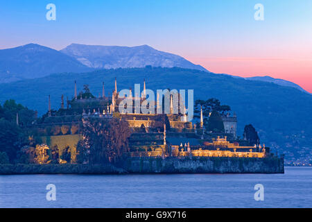 Isola Bella, Borromäischen Inseln im Lago Maggiore in der Abenddämmerung Stockfoto