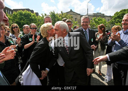 Ahern Slams Unwuchten Wahlberichterstattung Stockfoto