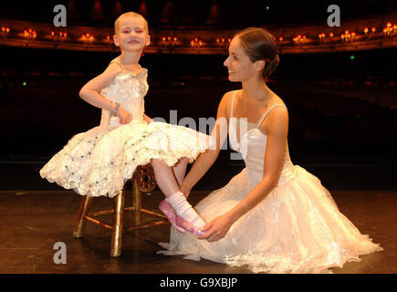 Vier-jährigen werden Ballerina für den Tag Stockfoto