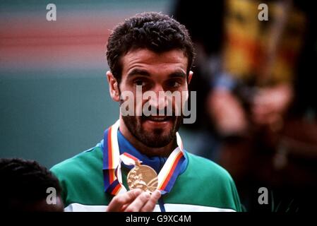 Der italienische Gelino Bordin feiert mit seiner Marathon-Goldmedaille Stockfoto