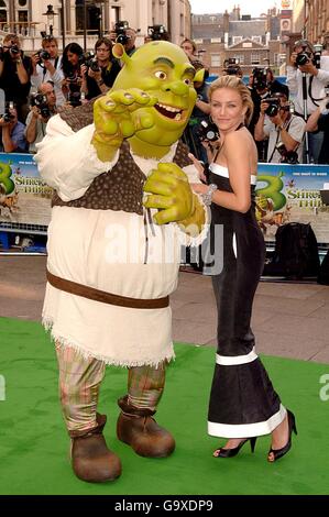 Cameron Diaz kommt zur britischen Premiere von Shrek the Third im Odeon Cinema am Leicester Square im Zentrum von London an. Stockfoto