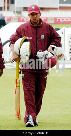 Kapitän Ramnaresh Sarwan von West Indies bereitet sich auf eine Netzsitzung am Lord's Cricket Ground, St John's Wood, London vor. Stockfoto