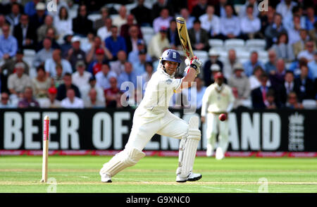 Cricket - npower First Test - England gegen Westindien - Tag zwei - Lord's. Englands Matt Prior auf dem Weg in ein Debüt-Jahrhundert Stockfoto