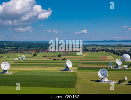 Satelliten-Bodenstation Raisting, Satellitenantennen, See Ammersee, Pfaffenwinkel, Oberbayern, Deutschland, Europa, Luftbild, Stockfoto