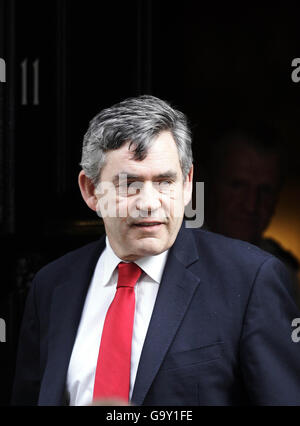 Kanzler Gordon Brown verlässt 11 Downing Street, London. Stockfoto