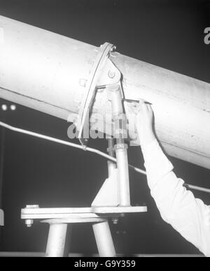 Ein eindrucksvolles Bild aus der Convair/General Dynamics Atlas negative Collection, das die frühen Phasen eines Teststarts von Atlas-Raketen zeigt. Dieser Test markiert einen bedeutenden Fortschritt in der Raketenentwicklung. Stockfoto