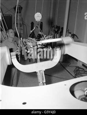 Bild aus der Convair/General Dynamics Astronautics Atlas negative Collection, die Atlas-Raketenbaugruppe zeigt. Stockfoto