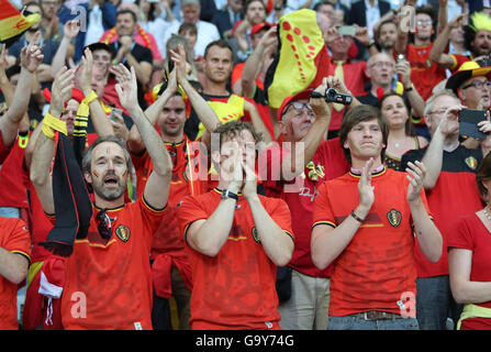 Nizza, Frankreich - 22. Juni 2016: Belgischen Fans zeigen ihre Unterstützung während der UEFA EURO 2016 Spiel Schweden / Belgien im Allianz Riviera Stade de Nice, Nizza, Frankreich. Belgien gewann 1: 0 Stockfoto