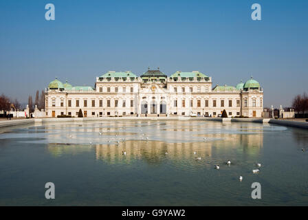 Oberes oder oberen Belvedere Palast Museum, mit Teich an Front, Schloss Schloss Belvedere, Wien, Vienna, Austria, Europe Stockfoto