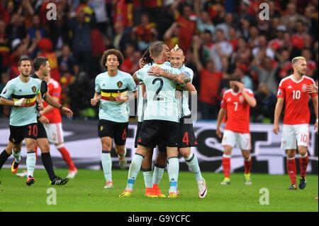 Lille, Frankreich. 1. Juli 2016. Fußball-Europameisterschaft. Viertelfinale, Wales gegen Belgien. Radja Nainggolan (Bel) feiert seinen Führungstreffer für Belgien Credit: Action Plus Sport/Alamy Live News Stockfoto