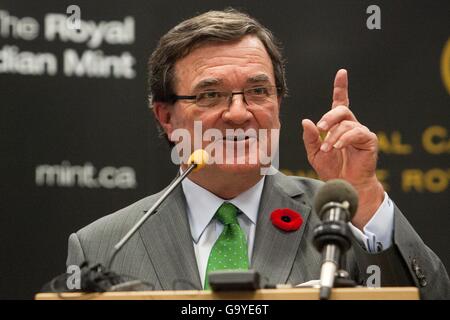 Quinte West, Ontario, Kanada. 31. Oktober 2011. Finanzminister Jim Flaherty spricht während einer Pressekonferenz in Quinte West, ont., am 31. Oktober 2011. © Lars Hagberg/ZUMA Draht/Alamy Live-Nachrichten Stockfoto