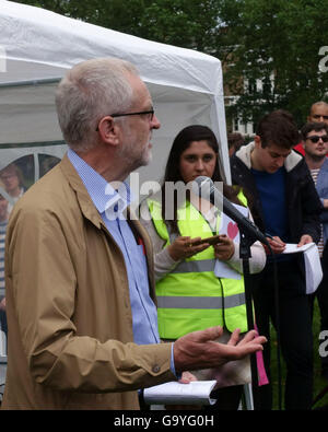 Labour-Partei Führer Jeremy Corbyn MP anti-Adressen hasse Kriminalität Kundgebung in Highbury Fields, Nord-London Stockfoto