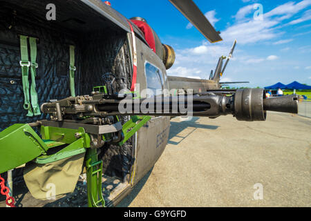 Italien Turin Collegno Aereoclub Veranstaltung 2. Juli 2016 Centennial Flughafen Torino Aeritalia - 1916/2016 - Hubschrauber Gunship italienischen B205 60 Jahre wurde in Afghanistan Credit: wirklich Easy Star/Alamy Live News Stockfoto