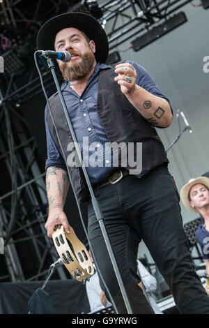 Mailand Italien. 4. Juli 2016. Die amerikanische Band NATHANIEL RATELIFFS & den NACHTSCHWEIß führt live auf der Bühne in Assago Sommerarena während der Straße Musik Kunst Festival Kredit: Rodolfo weitertransferiert/Alamy Live News Stockfoto