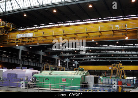 Abgebildet ist eine allgemeine Ansicht des Innenraums der Turbinenhalle im Kraftwerk Longannet. Scottish Power stellte eine Machbarkeitsstudie vor, um seine Kraftwerke in das größte Projekt seiner Art in Europa auf saubere Kohletechnologie umzurüsten Stockfoto