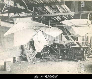 Bild mit dem Titel Montgomery005, das einen Teststart einer Rakete zeigt, die wahrscheinlich mit frühen Atlas-Raketentests zusammenhängt, die während des Fluges erfasst wurden. Stockfoto