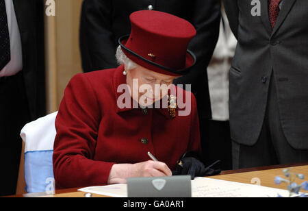 Fehlschüsse PC Kinder treffen die Queen Stockfoto