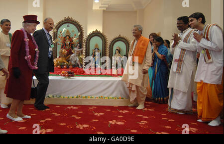 Die britische Königin Elizabeth II. Kommt heute zu einem Besuch in einem hindu-Tempel in Bradford. Stockfoto